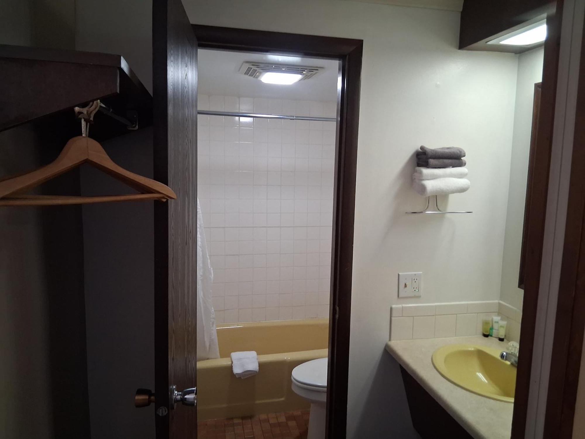 Motel The Pines 4*