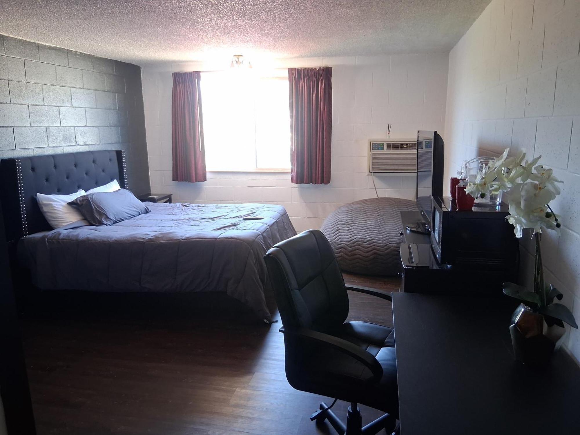 The Pines 4*
